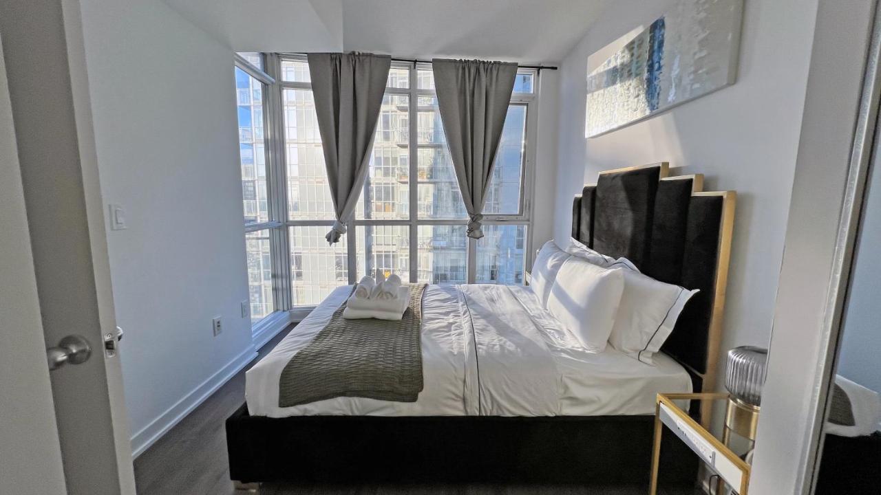 Stunning Luxurious Lakeview Condo By Cn Tower تورونتو المظهر الخارجي الصورة