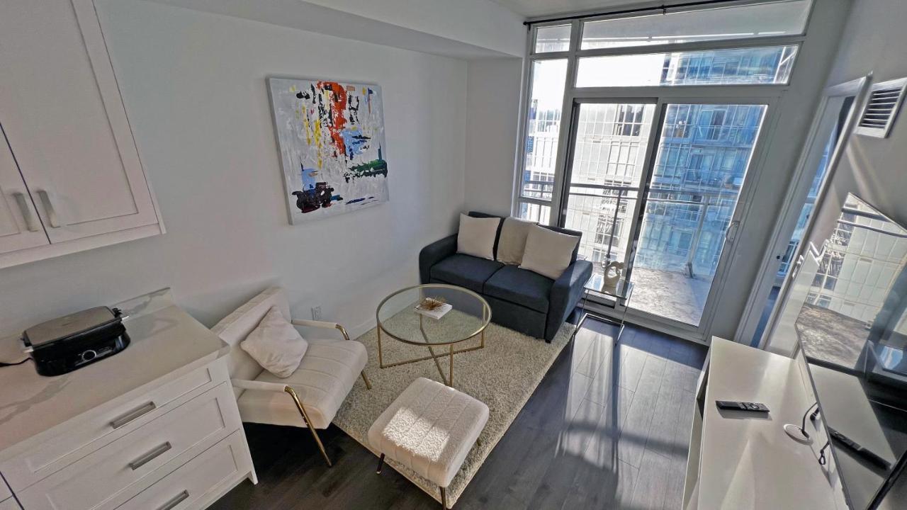 Stunning Luxurious Lakeview Condo By Cn Tower تورونتو المظهر الخارجي الصورة