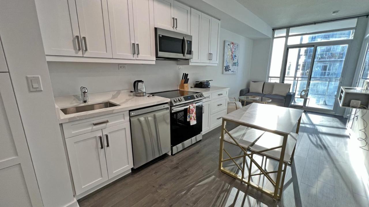 Stunning Luxurious Lakeview Condo By Cn Tower تورونتو المظهر الخارجي الصورة
