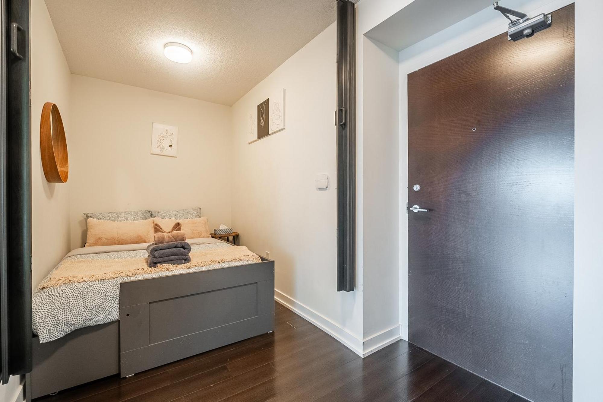 Stunning Luxurious Lakeview Condo By Cn Tower تورونتو المظهر الخارجي الصورة